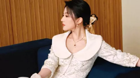 蓝战非自曝年入九位数