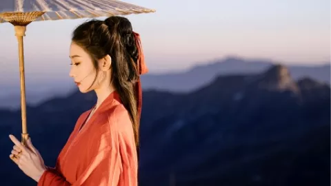 朴春取消关注2NE1成员